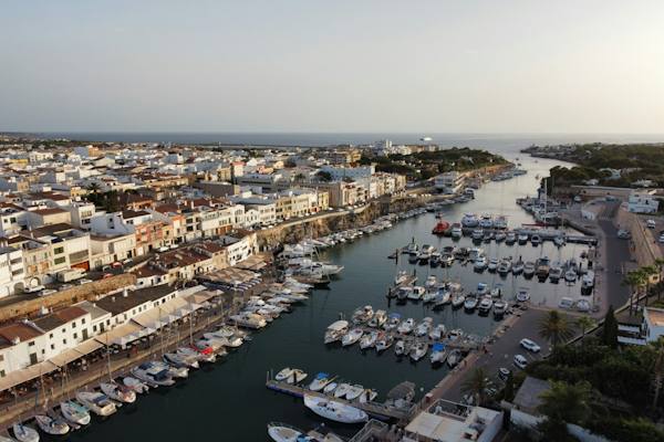 Minorque : l’île calme à découvrir en 2025